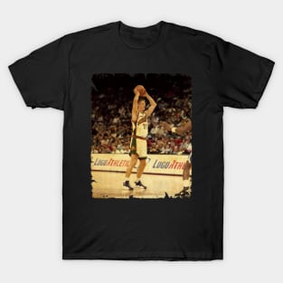 Detlef Schrempf - Vintage Design Of Basketball T-Shirt